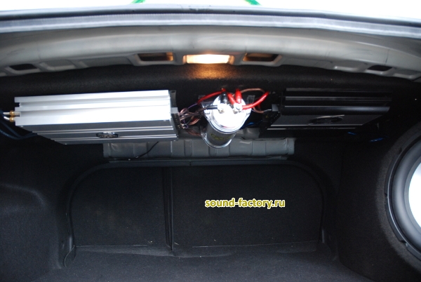 Установка: Усилитель мощности в Hyundai NF Sonata